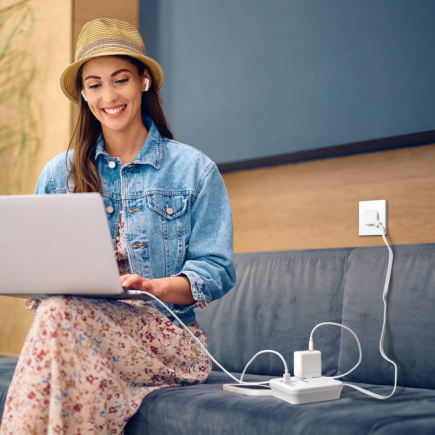 Power Strip with 3 AC Outlets & 4 USB Ports (1 USB-C), No Surge Protection 5 Ft Extension Cord, Suitable for Office, Home and Cruise, White